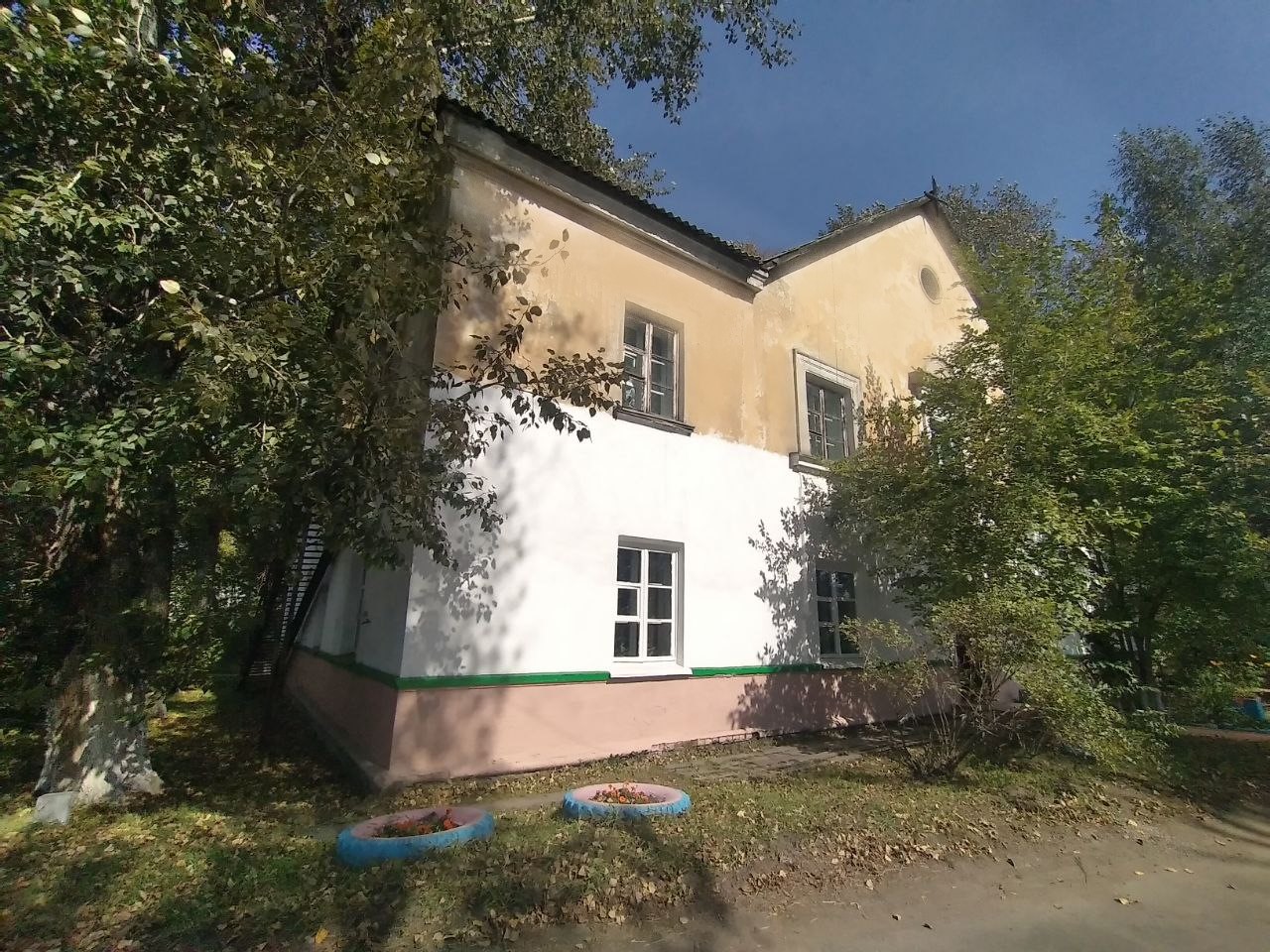 Фотография школы.