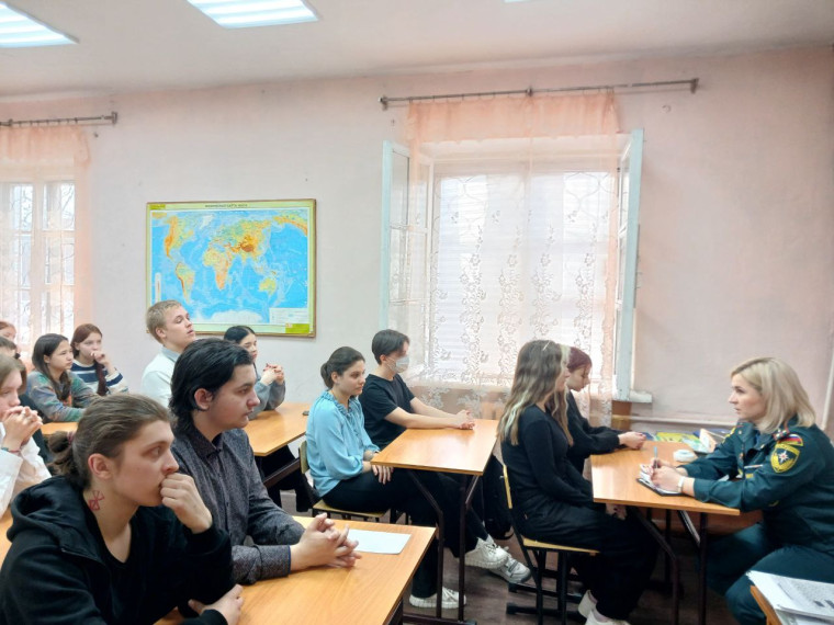 Беседа с инспектором по пожарной безопасности.